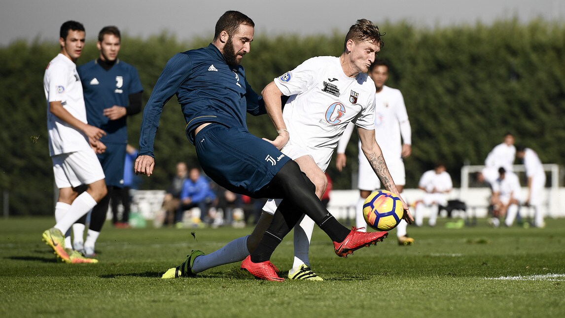 Juve, Allegri sorride: 3-0 in amichevole. Che doppietta di Higuain!