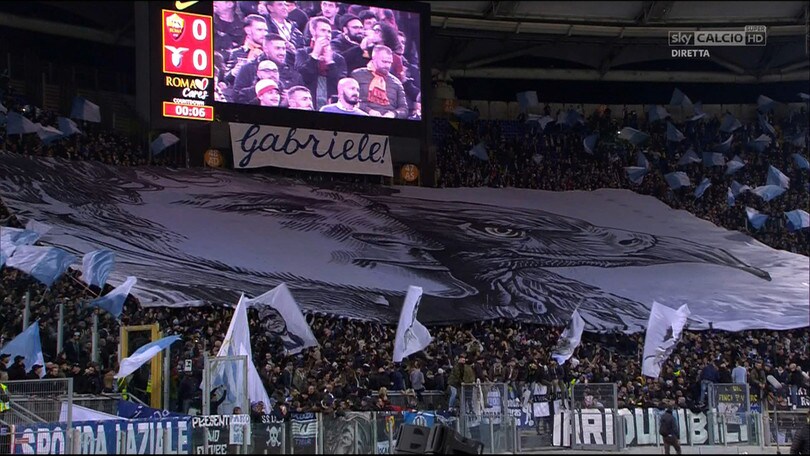 Roma-Lazio, la coreografia da brividi per Gabriele Sandri