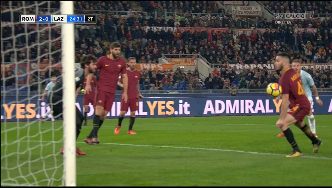 Roma-Lazio: Manolas con il braccio, Rocchi indica il dischetto