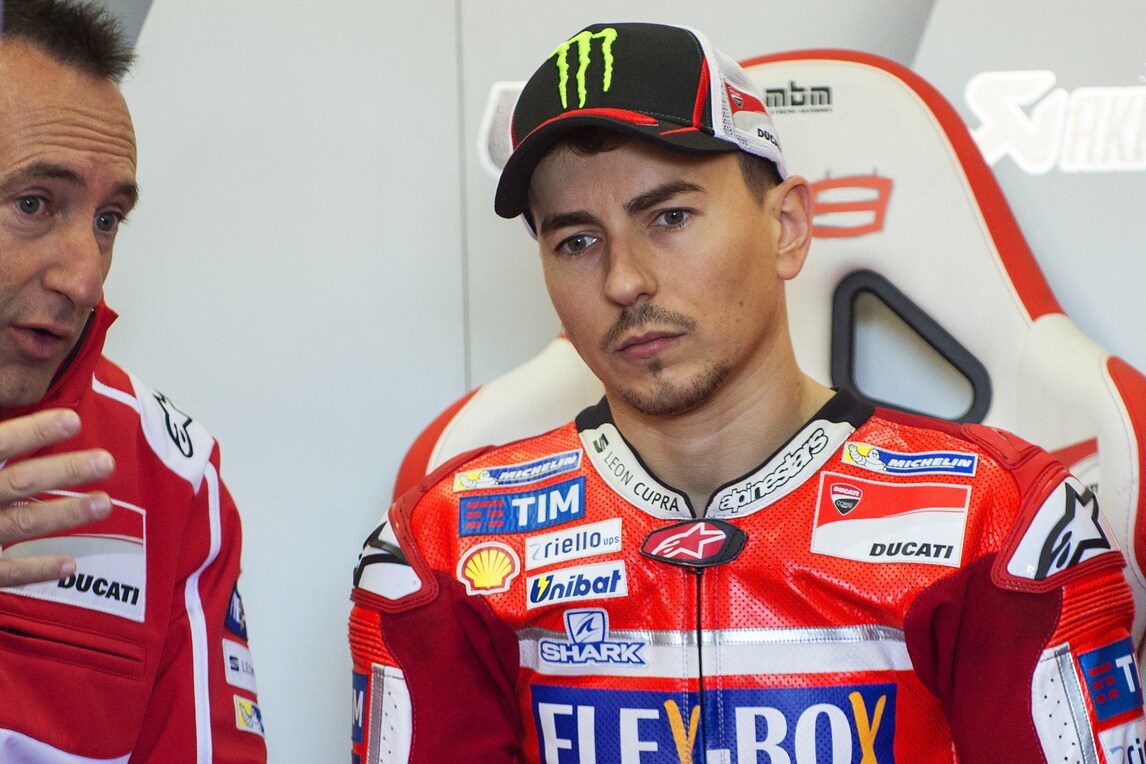 MotoGp, Lorenzo: «La Ducati è speciale, ma complicata»