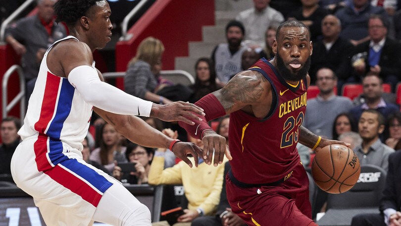 NBA, James trascina i Cavs. Belinelli sorride. Warriors sul velluto
