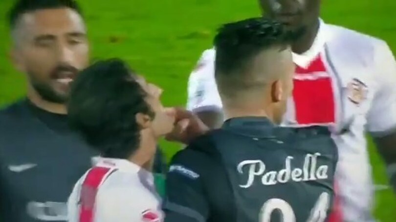 Ascoli-Cremonese, Croce morde il dito di Padella