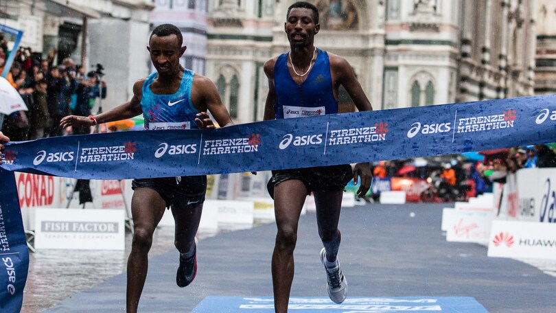 Pioggia e freddo non fermano la Firenze Marathon. Al traguardo Icardi e Borjia Valero
