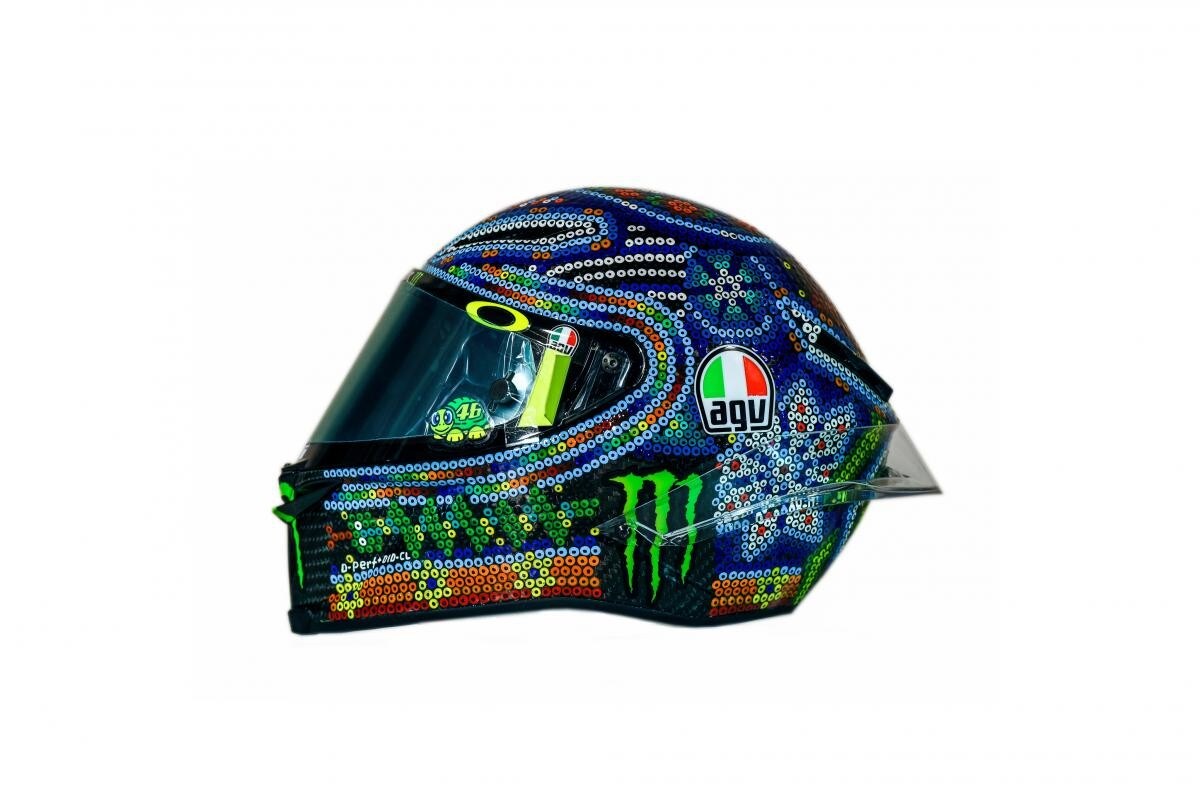 MotoGp, Rossi a Sepang con il casco “messicano”