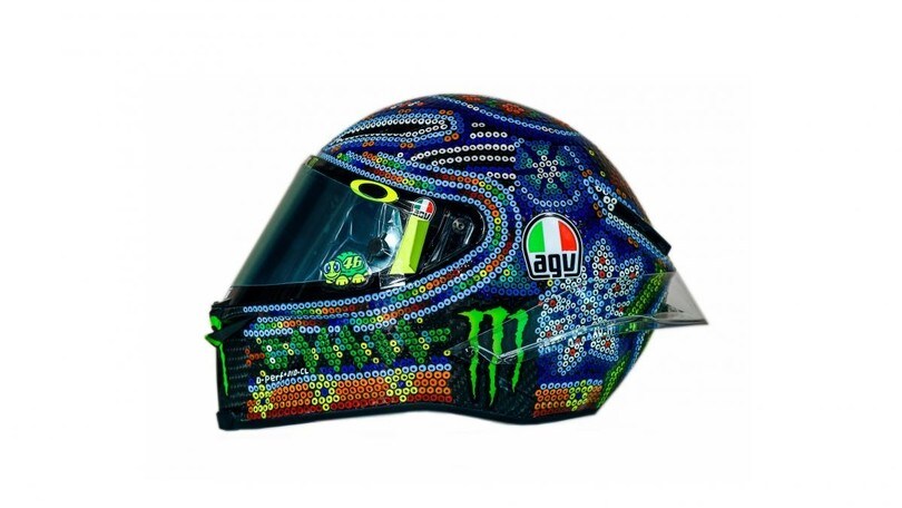 MotoGp, Rossi a Sepang con il casco “messicano”