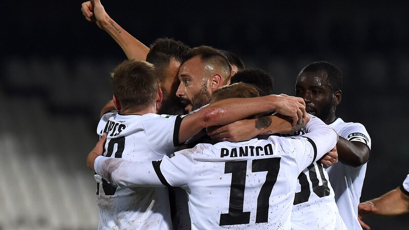 Serie B Cesena-Brescia 1-0. Scognamiglio fa sorridere Castori