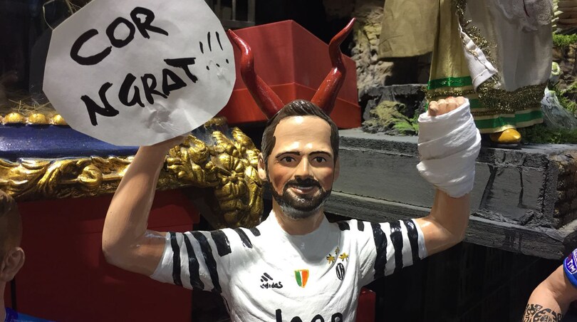 Napoli-Juventus, Higuain con la mano fratturata anche nel presepe
