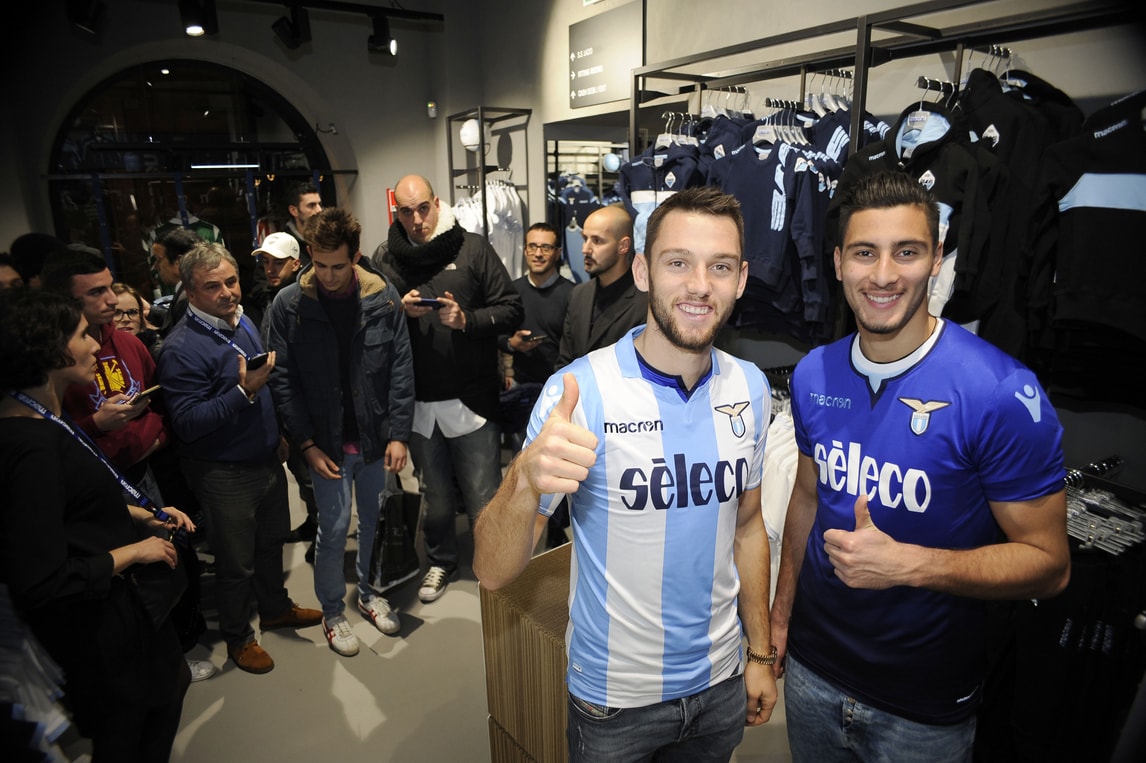 Nuovo Lazio store: che entusiasmo per i giocatori