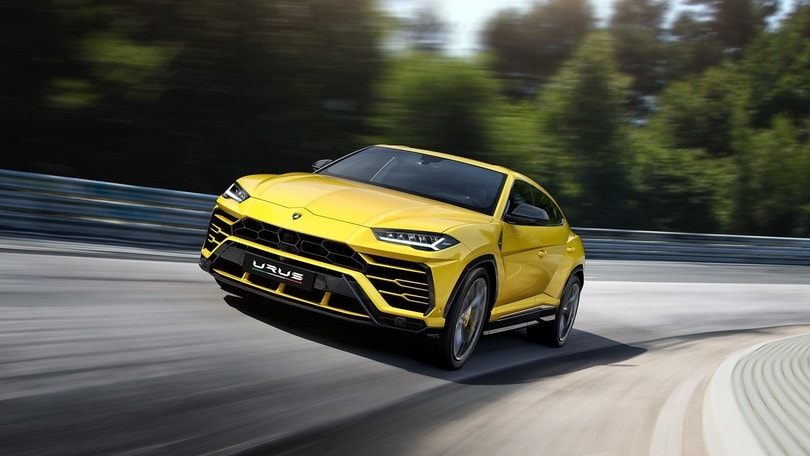 Lamborghini Urus, il SuperSUV più veloce di sempre: 305 km/h