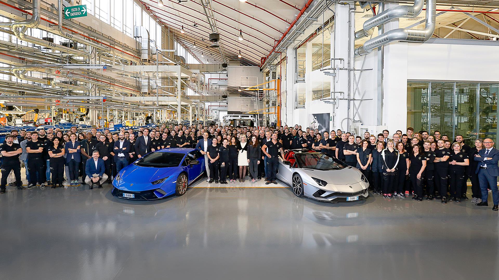 Lamborghini, la fabbrica da sogno dove l'uomo vale ancora più del robot