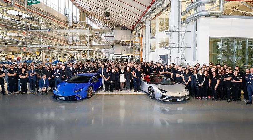 Lamborghini, la fabbrica da sogno dove l'uomo vale ancora più del robot