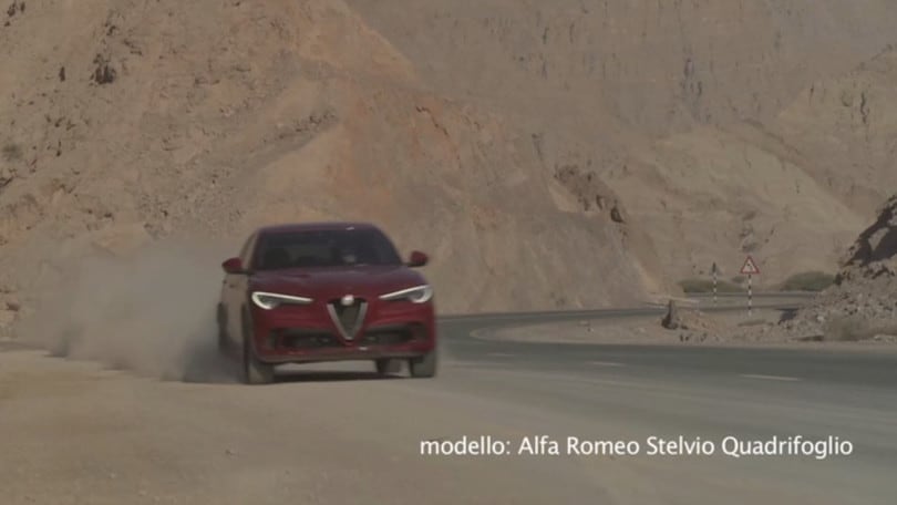 Alfa Romeo Stelvio Quadrifoglio in azione tra le dune
