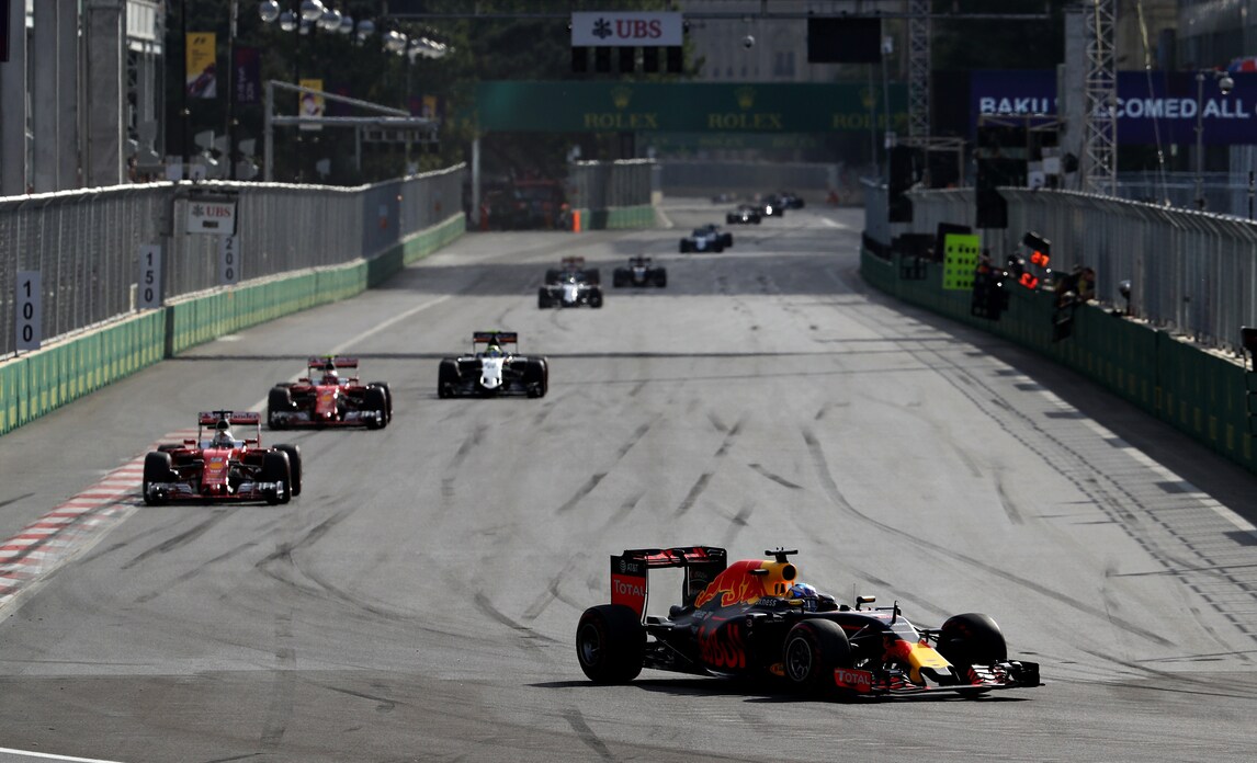 F1: Ricciardo a Baku, è il miglior sorpasso del 2017