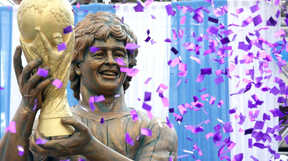 Non solo Cristiano Ronaldo, anche Maradona ha la sua statua