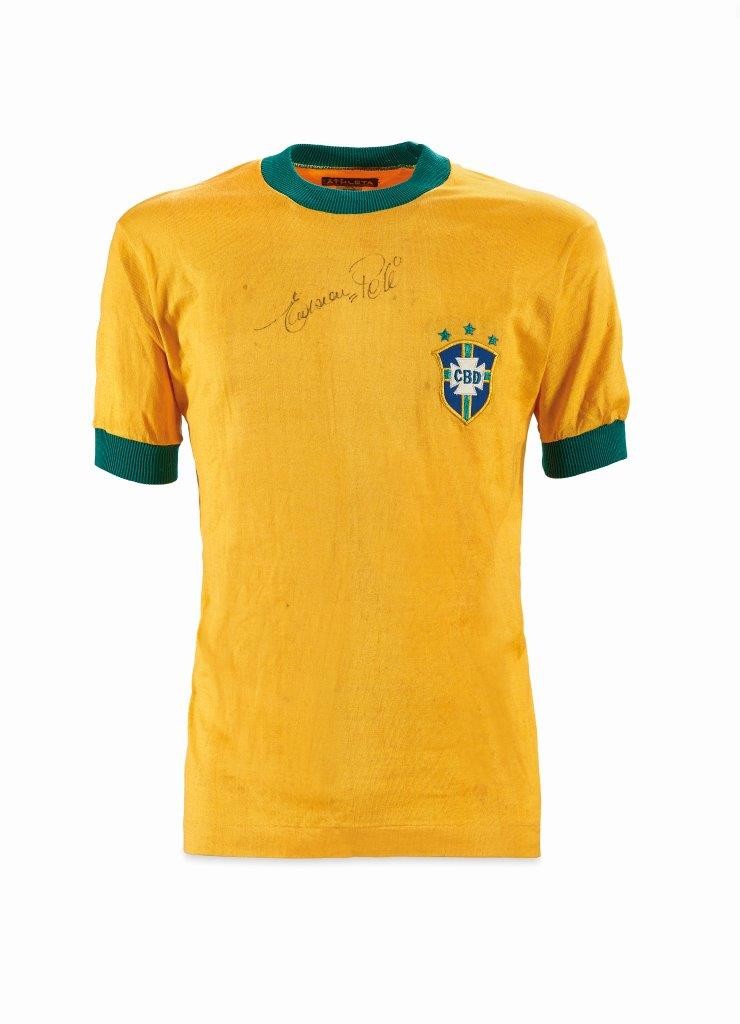 Pelé batte Maradona... all'asta