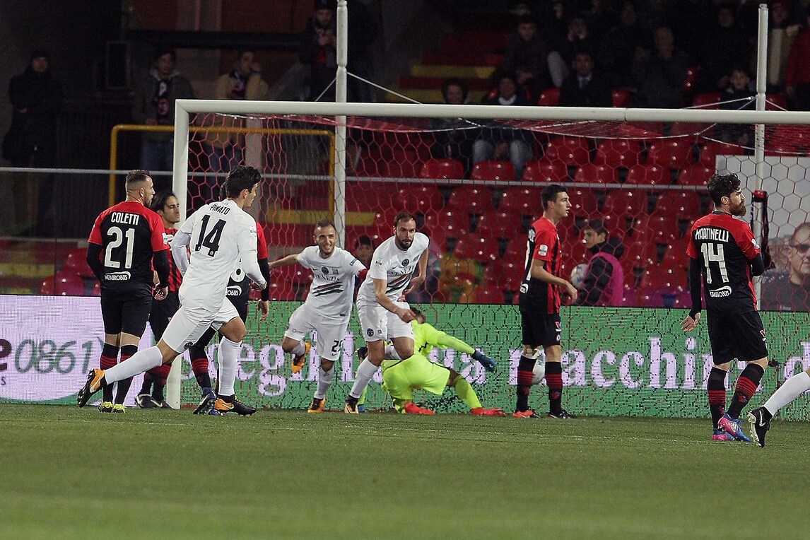 Serie B, Foggia-Venezia 2-2: rimonta in extremis con Deli