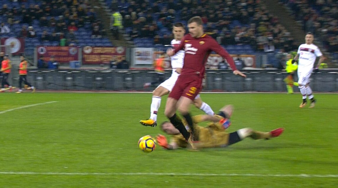 Contatto Cragno-Dzeko: Damato concede il rigore con il Var