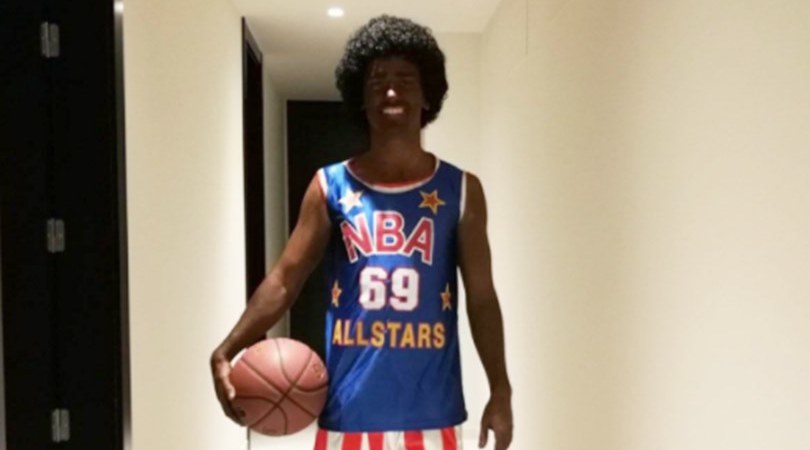 Griezmann giocatore di basket nero per gioco, bufera social: «Razzista!»