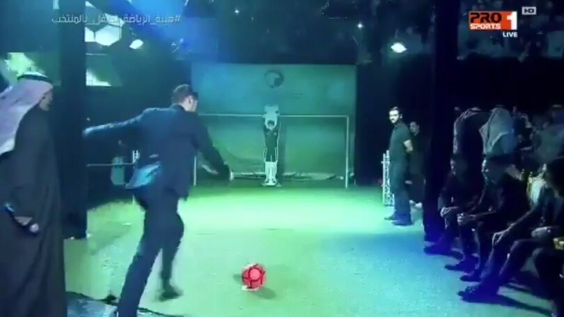 Totti e il rigore al portiere-robot