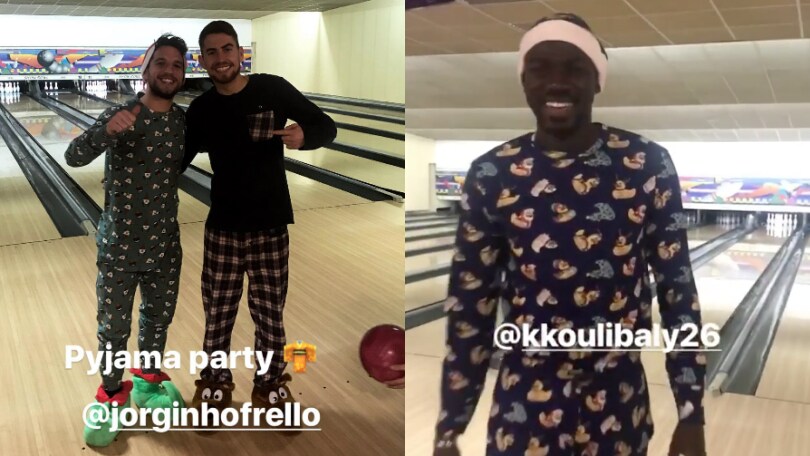 Napoli, festa per Jorginho: pigiama party al bowling