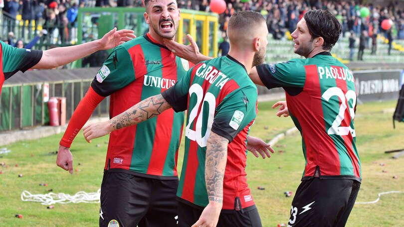 Serie B, Unicusano Ternana show con la Pro Vercelli