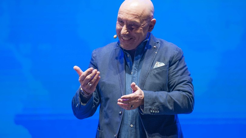 “Scegli una carta” con Maurizio Battista
