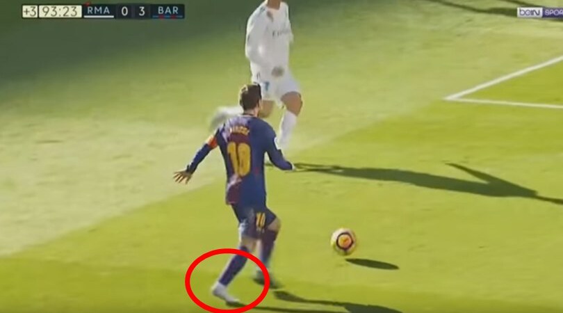 Fenomeno Messi: assist scalzo in Real Madrid-Barcellona