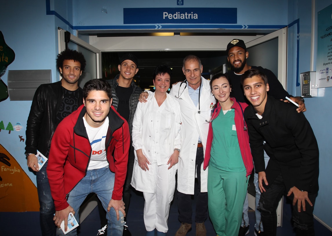 Lazio, i giocatori in visita ai bimbi dell'ospedale di Belcolle