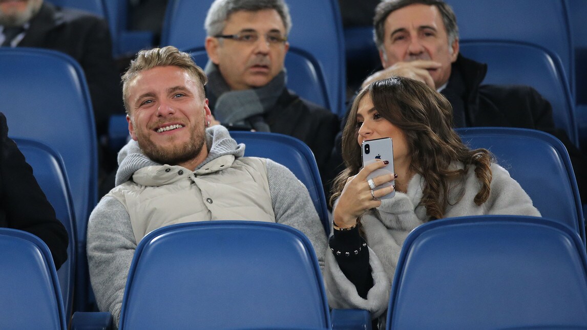 Lazio-Udinese, c'è Immobile in tribuna: selfie con la moglie Jessica