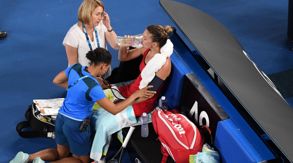 Australian Open, controlli medici per Simona Halep e Caroline Wozniacki 