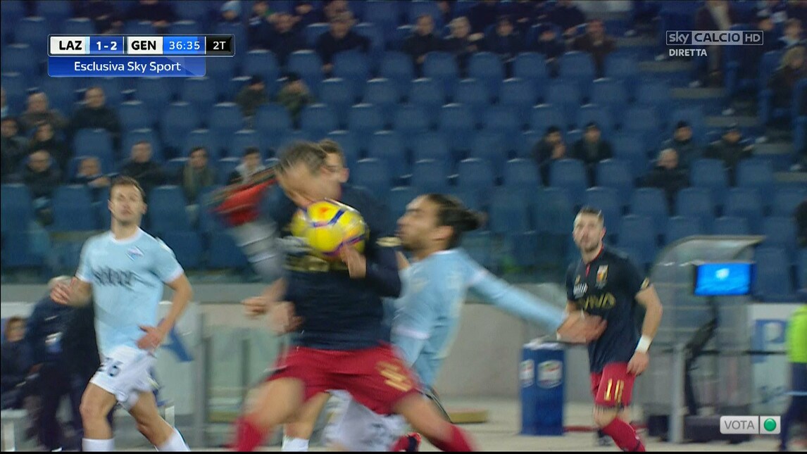 Lazio-Genoa, i tocchi di mano della discordia