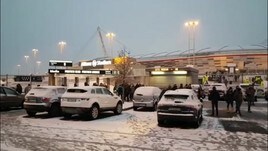 Neve a Torino, i tifosi lasciano lo stadio