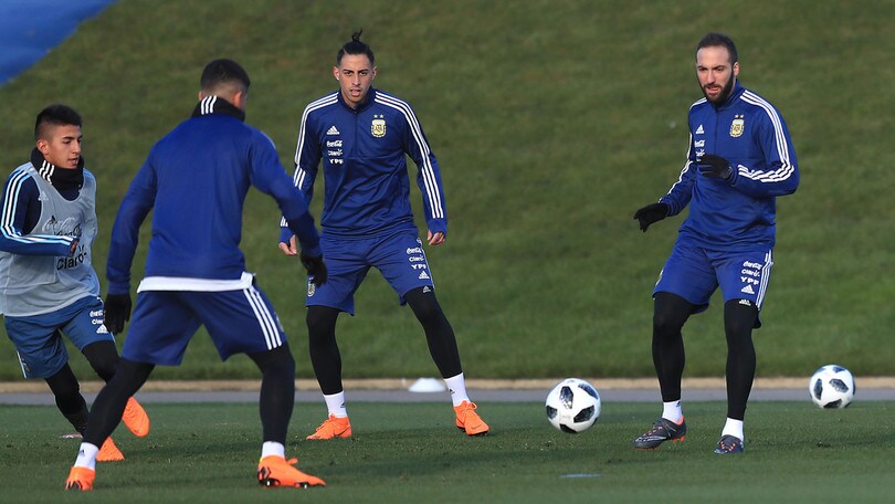 Argentina, Higuain combatte il freddo di Manchester