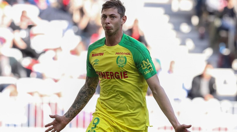 Aereo disperso nella Manica, paura per l'attaccante Emiliano Sala
