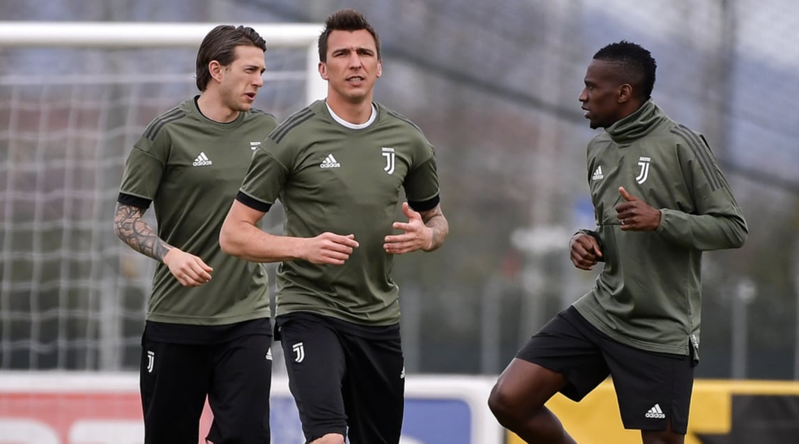 Juventus, la rifinitura prima del Real Madrid: Mandzukic e Bernardeschi in gruppo