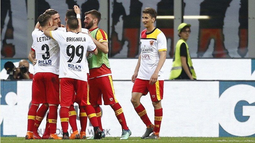 Serie A, Milan-Benevento 0-1: decide Iemmello al 29'