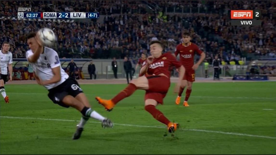 Roma-Liverpool: il mani di Alexander-Arnold non visto da Skomina