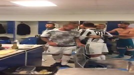 La festa dei giocatori della Juventus negli spogliatoi