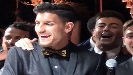 Al ricevimento di Pellegrini e Veronica, la Roma canta e si diverte