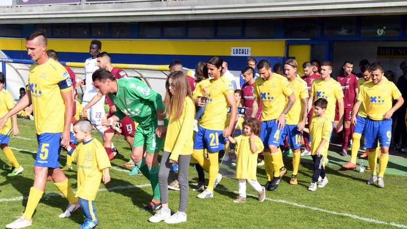 Calciomercato Fermana, biennale per Cognigni
