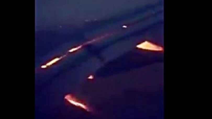 Arabia Saudita, paura in volo: l'ala prende fuoco