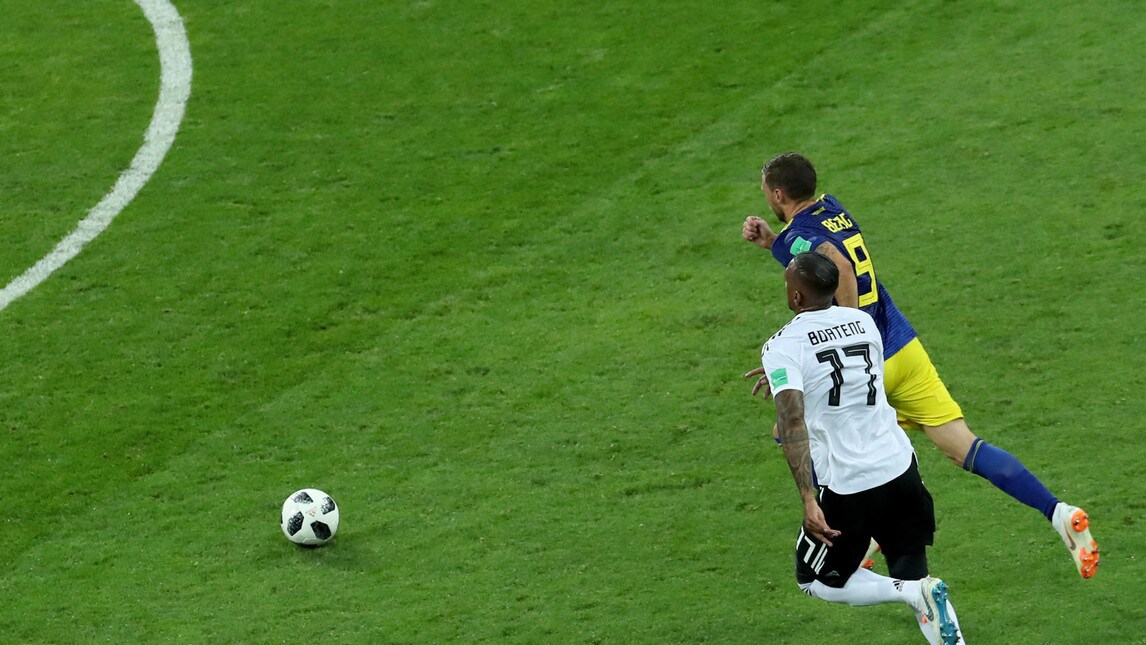 Germania-Svezia: contatto Boateng-Berg, per l'arbitro non è rigore