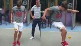 Roma, Coric show: freestyle con un'arancia