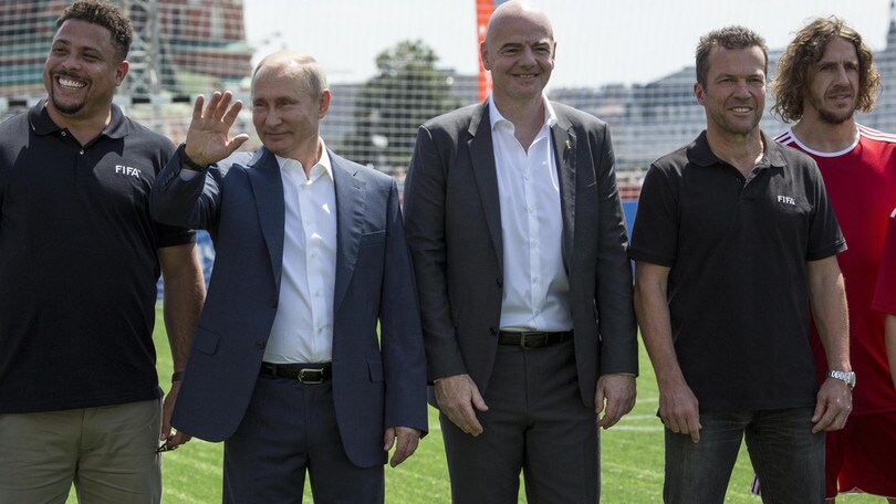 Sbagliano città, Putin regala loro due biglietti