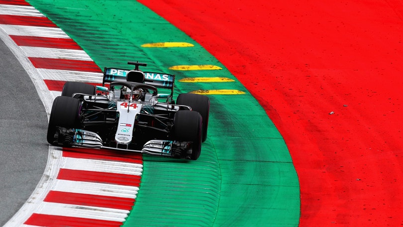 Formula 1, Vettel il più veloce nelle ultime libere. Hamilton insegue Formula 1, Vettel il più veloce nelle ultime libere. Hamilton insegue