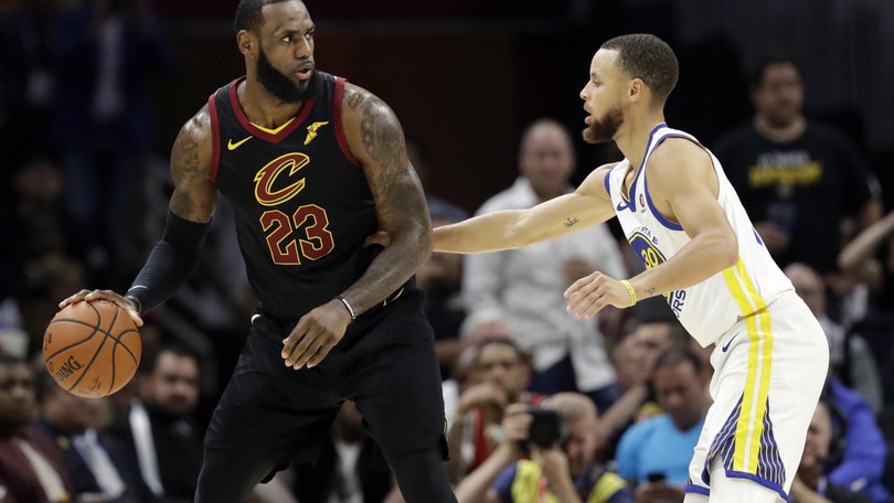 NBA, James esce dal contratto con i Cavaliers