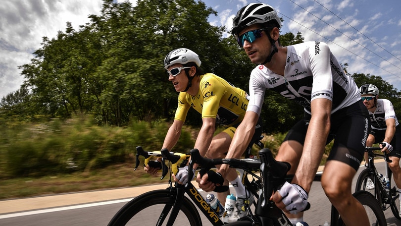 Tour: Moscon colpisce un avversario, squalificato con la Var
