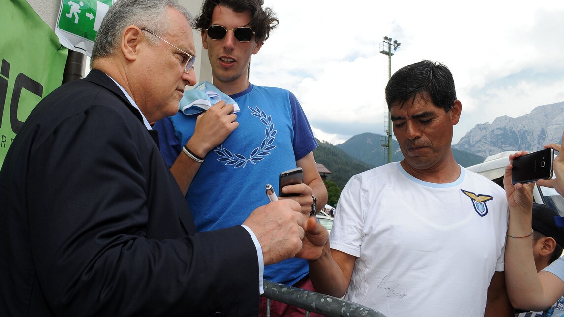 Lazio, la star è Lotito: quanti selfie con il presidente