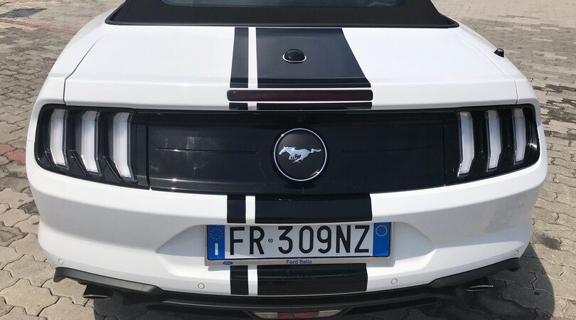 A confronto, 124 Spider vs Mustang 2.3 convertibile