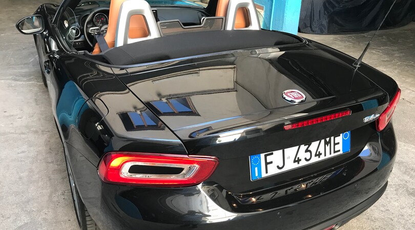 A confronto, 124 Spider vs Mustang 2.3 convertibile